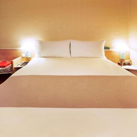 Отель Ibis London Luton Airport Экстерьер фото