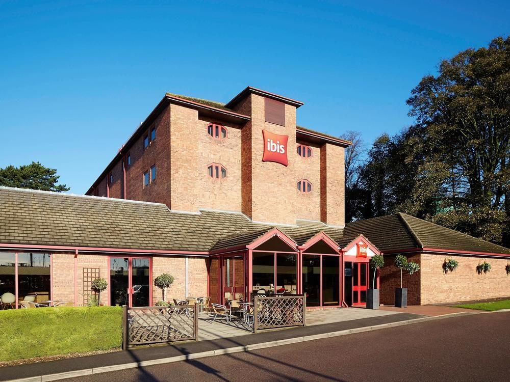 Отель Ibis London Luton Airport Экстерьер фото