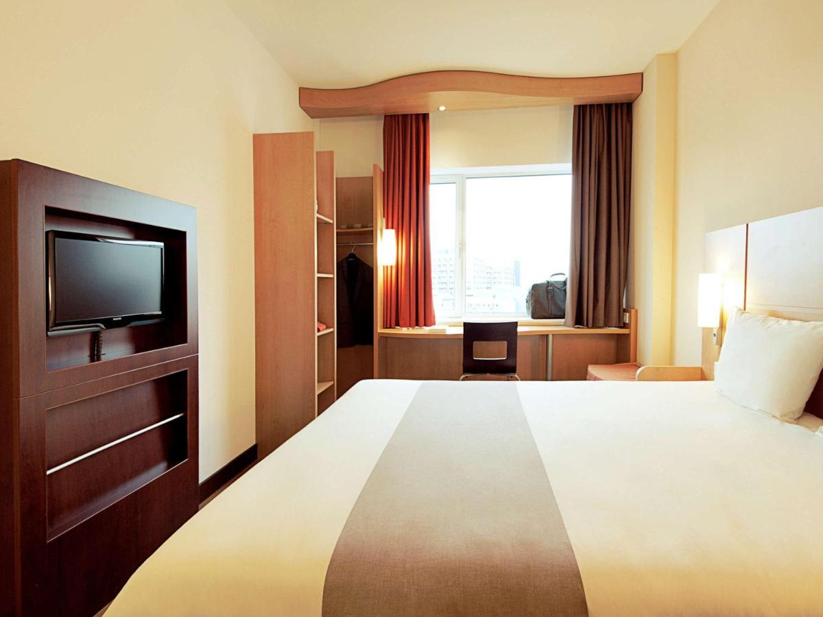Отель Ibis London Luton Airport Экстерьер фото