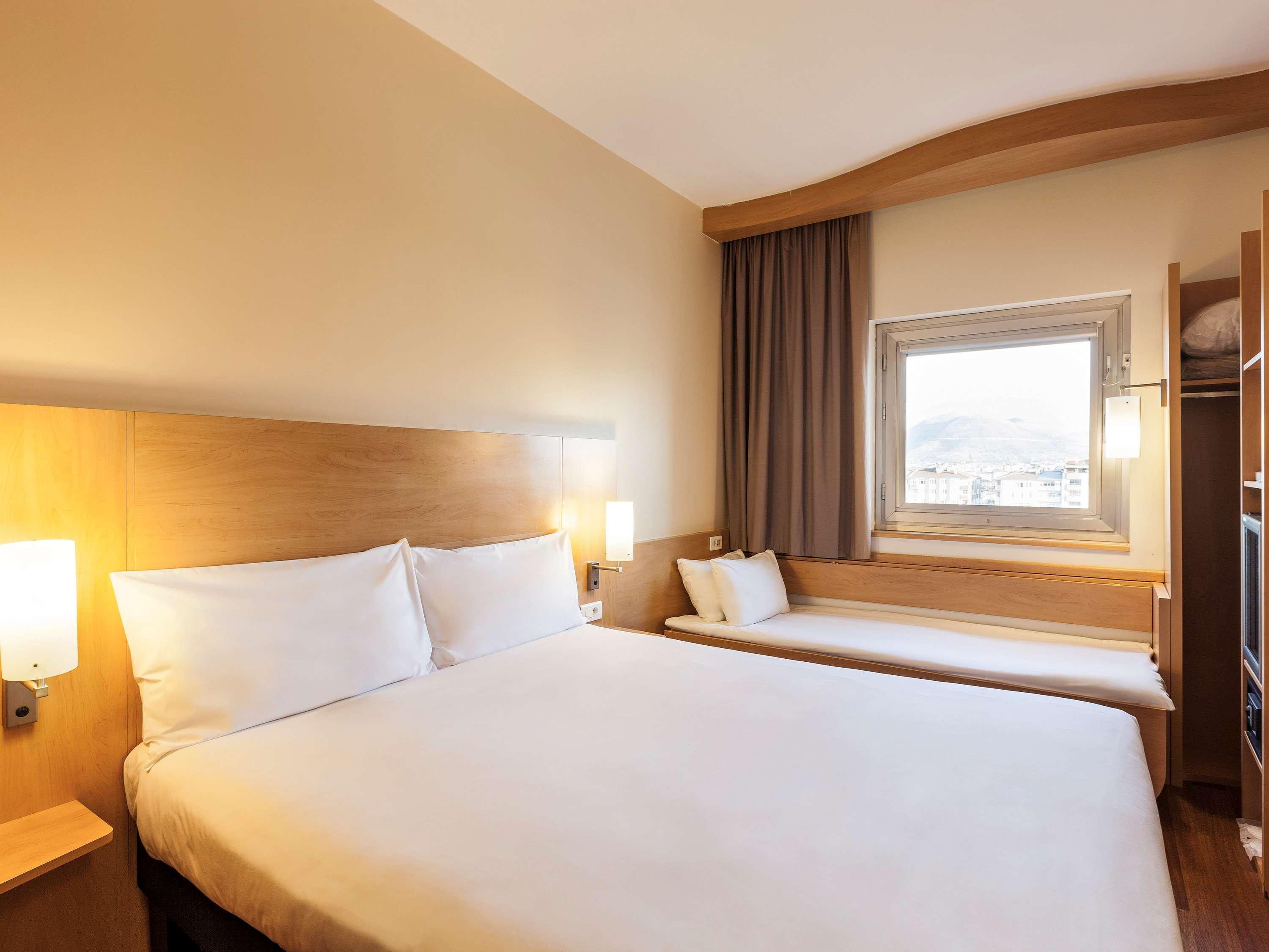 Отель Ibis London Luton Airport Экстерьер фото
