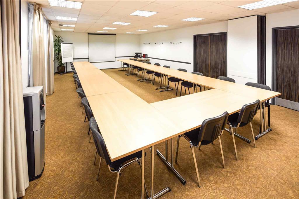 Отель Ibis London Luton Airport Экстерьер фото