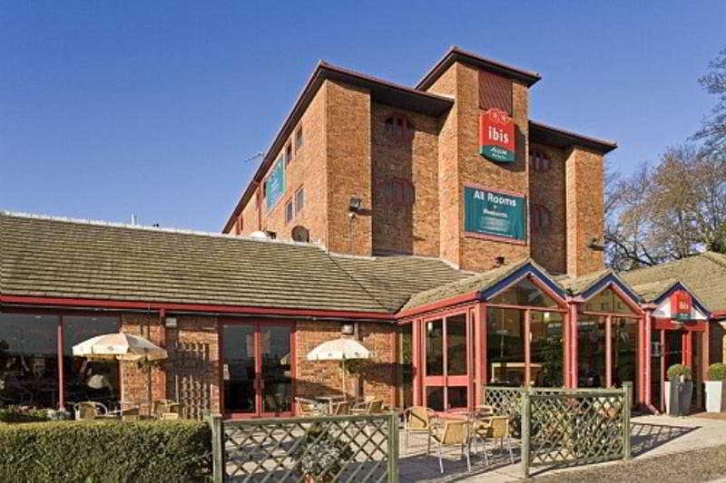Отель Ibis London Luton Airport Экстерьер фото