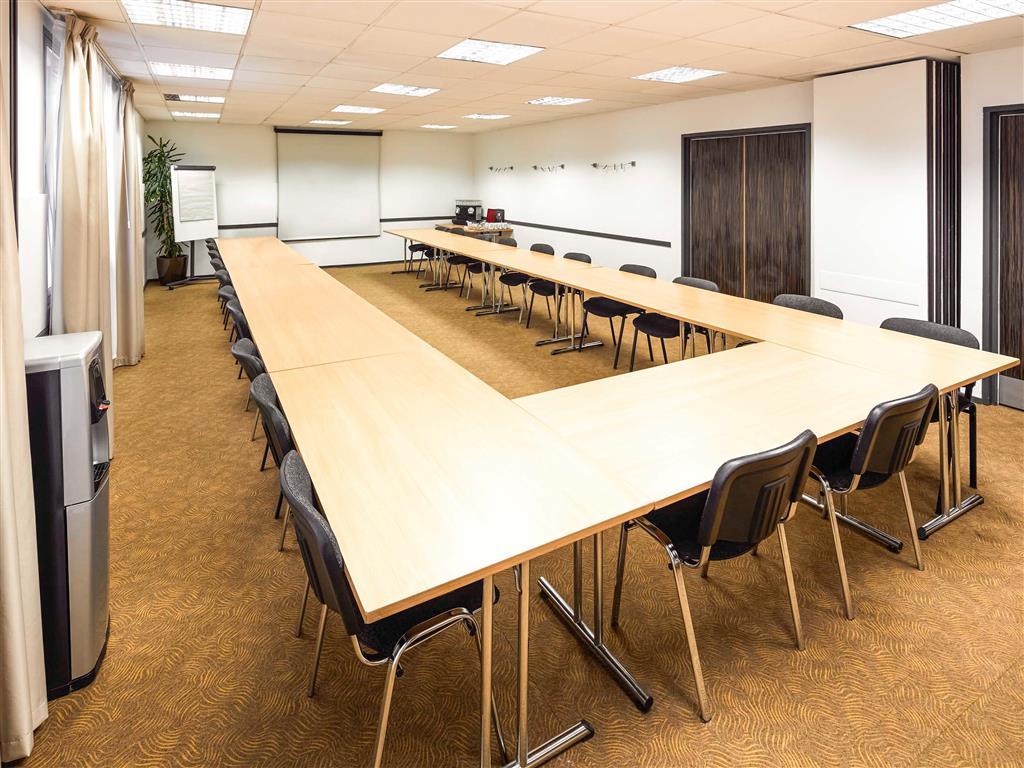 Отель Ibis London Luton Airport Экстерьер фото