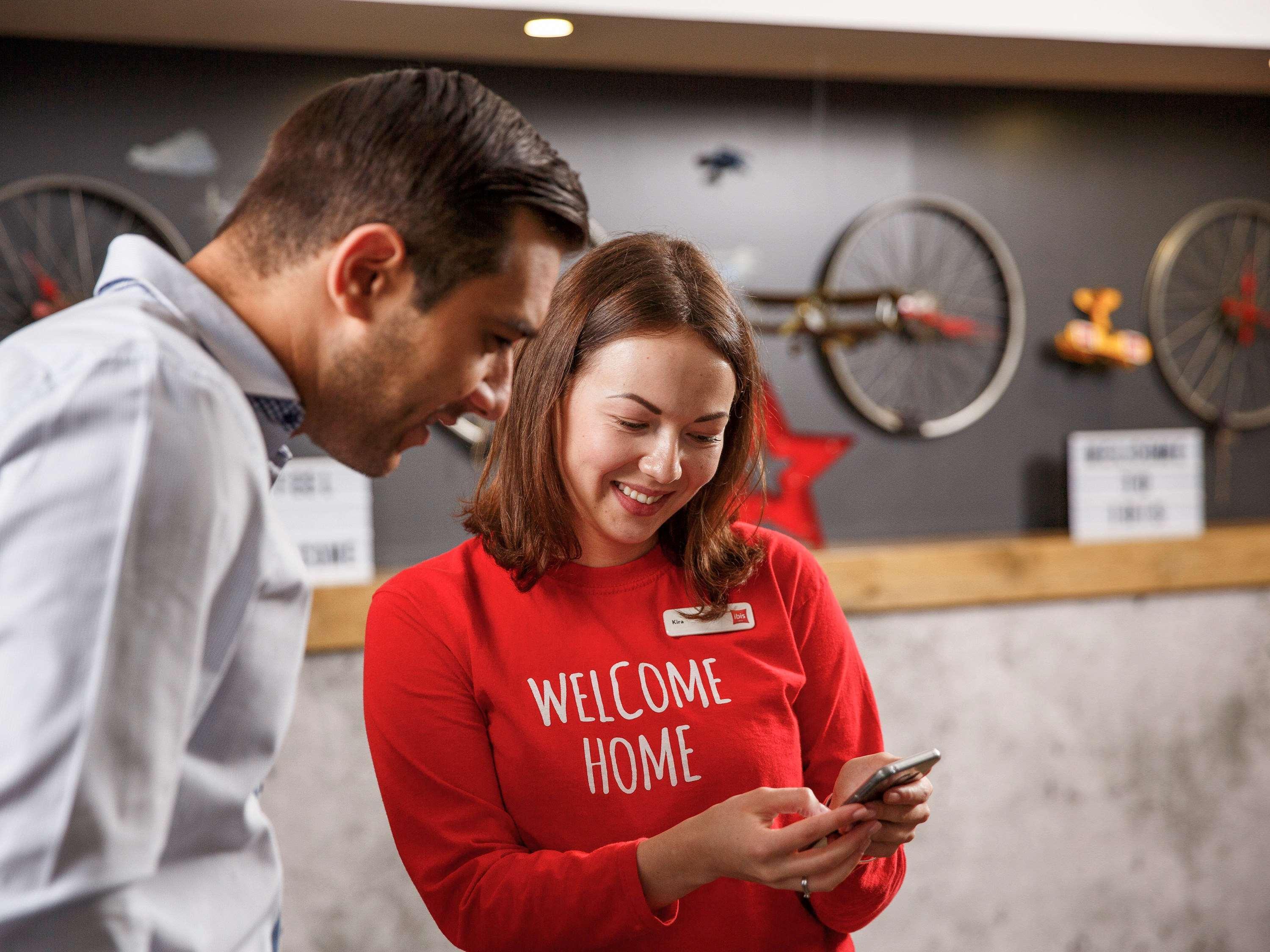 Отель Ibis London Luton Airport Экстерьер фото