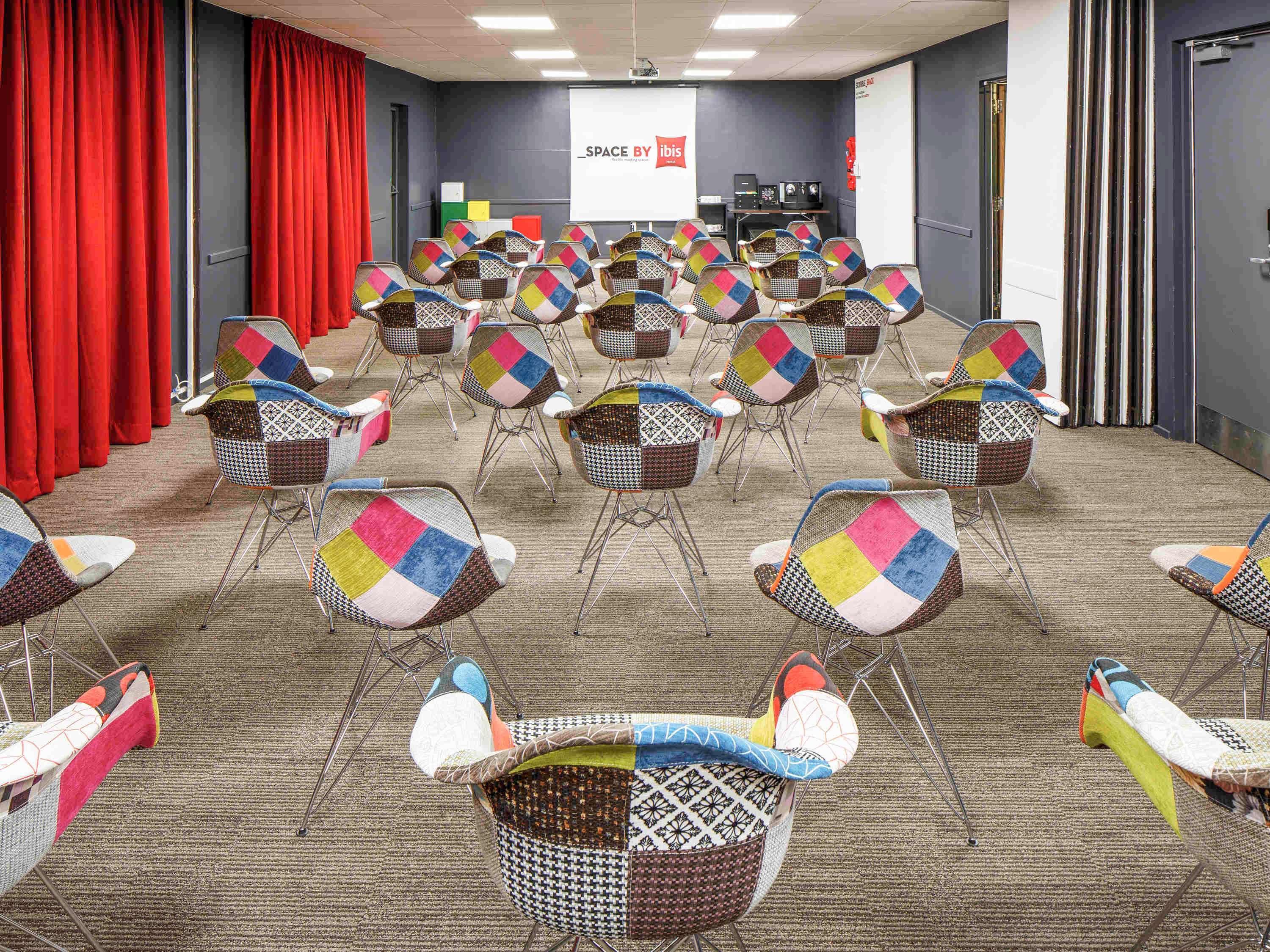 Отель Ibis London Luton Airport Экстерьер фото