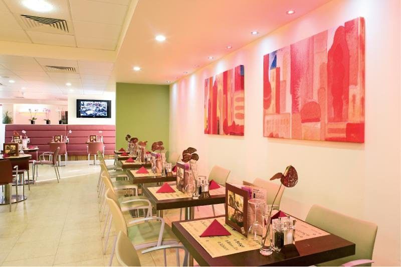 Отель Ibis London Luton Airport Экстерьер фото