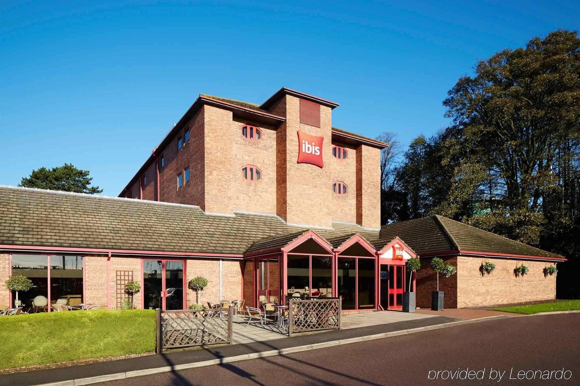Отель Ibis London Luton Airport Экстерьер фото