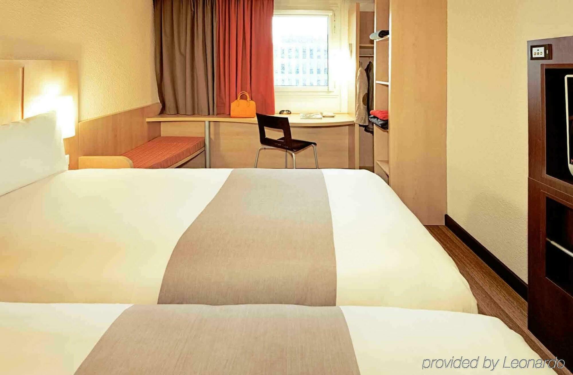 Отель Ibis London Luton Airport Экстерьер фото